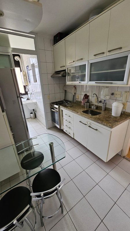 ALUGA-SE LINDO APARTAMENTO MOBILIADO 86M2 - ANDAR ALTO!! Rua Viaza São Paulo - 