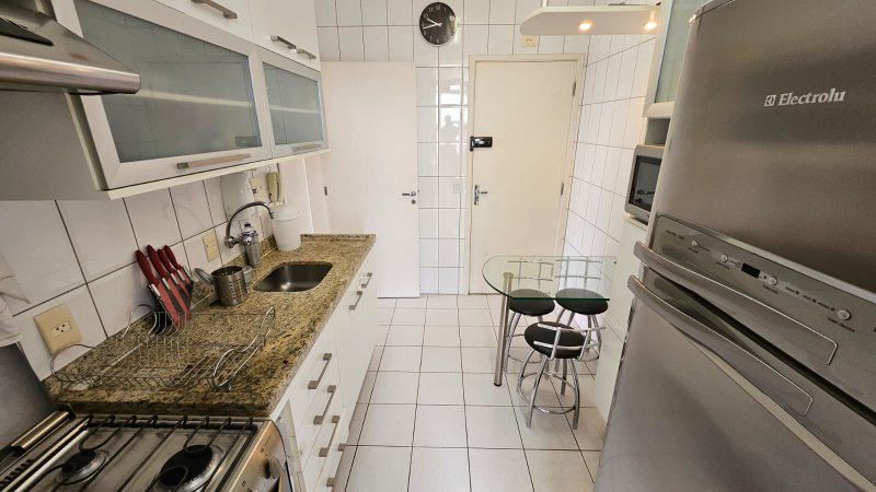 ALUGA-SE LINDO APARTAMENTO MOBILIADO 86M2 - ANDAR ALTO!! Rua Viaza São Paulo - 
