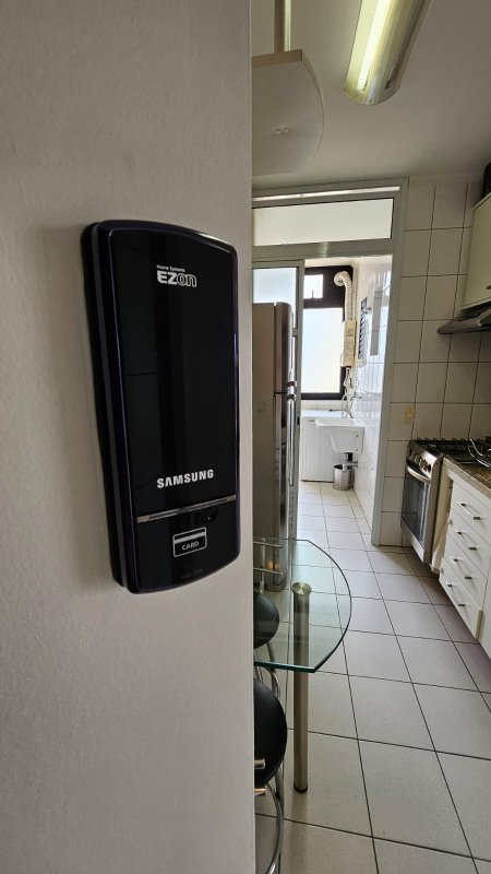 ALUGA-SE LINDO APARTAMENTO MOBILIADO 86M2 - ANDAR ALTO!! Rua Viaza São Paulo - 