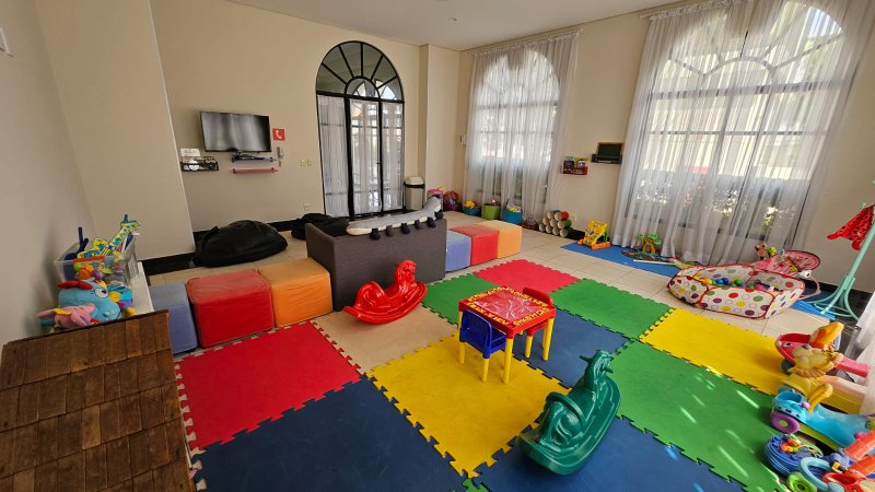 ALUGA-SE LINDO APARTAMENTO MOBILIADO 86M2 - ANDAR ALTO!! Rua Viaza São Paulo - 