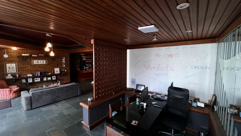 APARTAMENTO TIPO CASA 4 QUARTOS 2 SUÍTES VARANDA ÁREA EXTERNA PISCINA À VENDA NA BARRA! Rua Doutor João Pondé Salvador - 