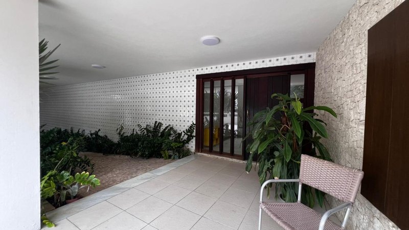APARTAMENTO TIPO CASA 4 QUARTOS 2 SUÍTES VARANDA ÁREA EXTERNA PISCINA À VENDA NA BARRA! Rua Doutor João Pondé Salvador - 