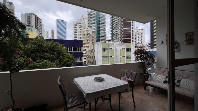 APARTAMENTO TIPO CASA 4 QUARTOS 2 SUÍTES VARANDA ÁREA EXTERNA PISCINA À VENDA NA BARRA! Rua Doutor João Pondé Salvador - 
