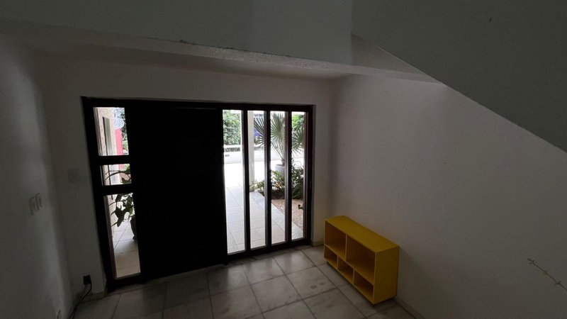 APARTAMENTO TIPO CASA 4 QUARTOS 2 SUÍTES VARANDA ÁREA EXTERNA PISCINA À VENDA NA BARRA! Rua Doutor João Pondé Salvador - 