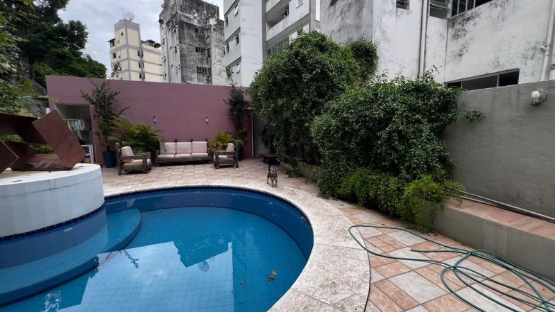 APARTAMENTO TIPO CASA 4 QUARTOS 2 SUÍTES VARANDA ÁREA EXTERNA PISCINA À VENDA NA BARRA! Rua Doutor João Pondé Salvador - 