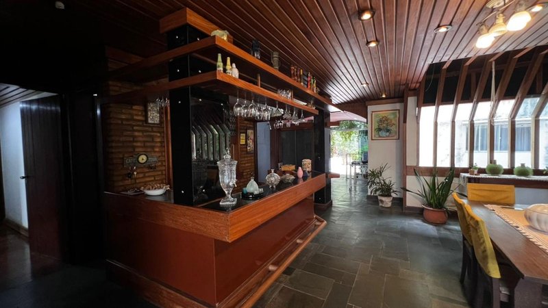 APARTAMENTO TIPO CASA 4 QUARTOS 2 SUÍTES VARANDA ÁREA EXTERNA PISCINA À VENDA NA BARRA! Rua Doutor João Pondé Salvador - 
