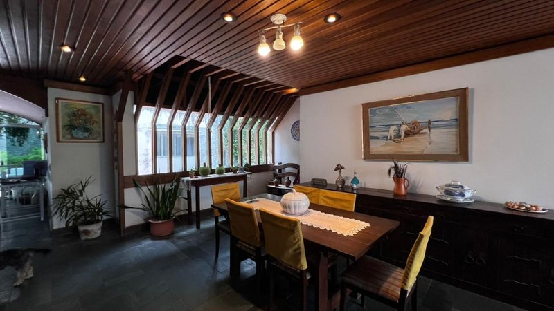 APARTAMENTO TIPO CASA 4 QUARTOS 2 SUÍTES VARANDA ÁREA EXTERNA PISCINA À VENDA NA BARRA! Rua Doutor João Pondé Salvador - 