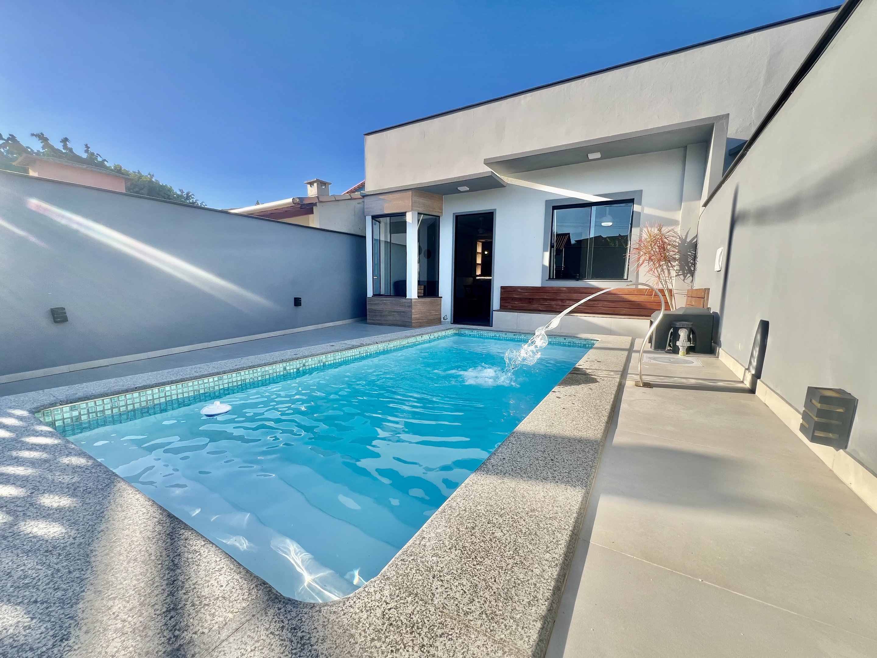 Casa à venda com 2 quartos, 65m² - Foto 1