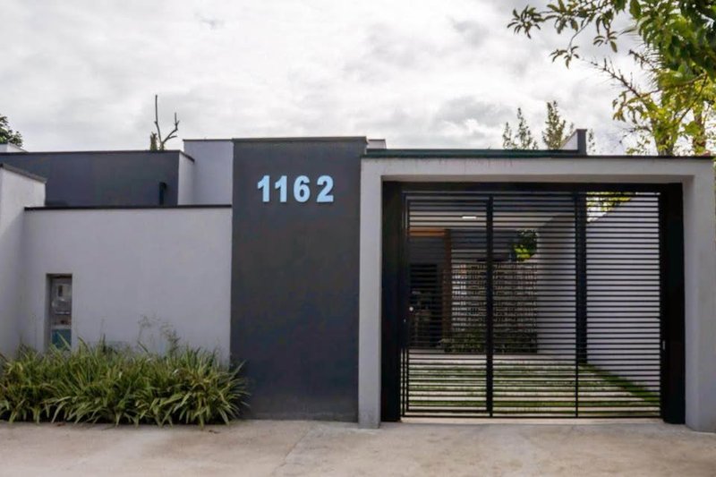 A casa perfeita para sua família está aqui, pronta para transformar seus dias! 🏡✨ - Caraguatatuba - 