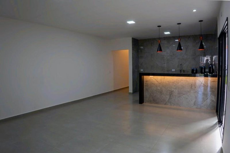A casa perfeita para sua família está aqui, pronta para transformar seus dias! 🏡✨ - Caraguatatuba - 