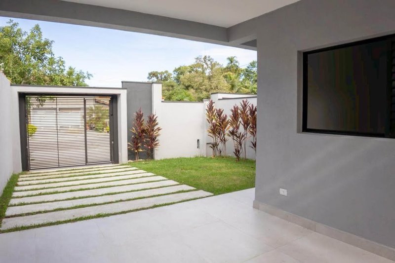 A casa perfeita para sua família está aqui, pronta para transformar seus dias! 🏡✨ - Caraguatatuba - 