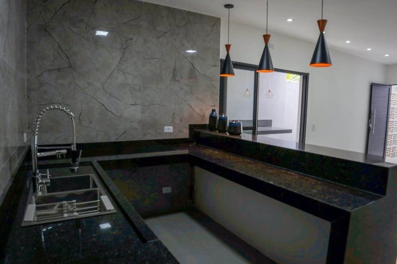 A casa perfeita para sua família está aqui, pronta para transformar seus dias! 🏡✨ - Caraguatatuba - 