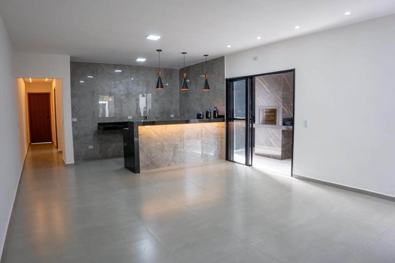 A casa perfeita para sua família está aqui, pronta para transformar seus dias! 🏡✨ - Caraguatatuba - 