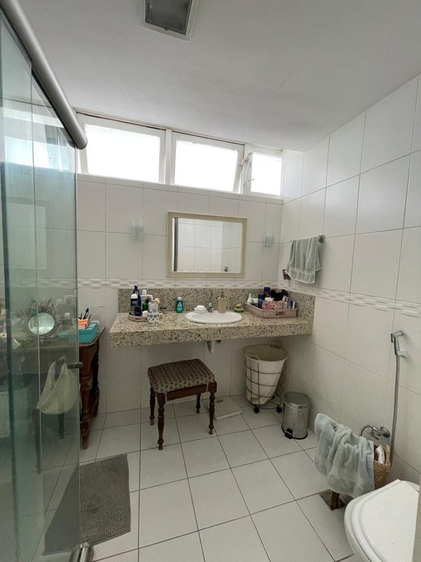 APARTAMENTO AMPLO 4 QUARTOS 2 SUÍTES VARANDA REFORMADO 3 GARAGENS À VENDA NO CAMPO GRANDE! Largo do Campo Grande Salvador - 