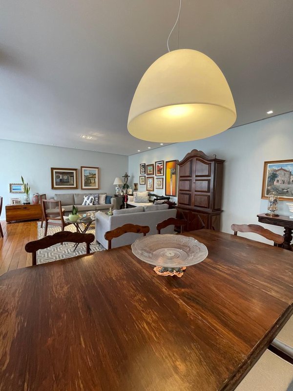APARTAMENTO AMPLO 4 QUARTOS 2 SUÍTES VARANDA REFORMADO 3 GARAGENS À VENDA NO CAMPO GRANDE! Largo do Campo Grande Salvador - 