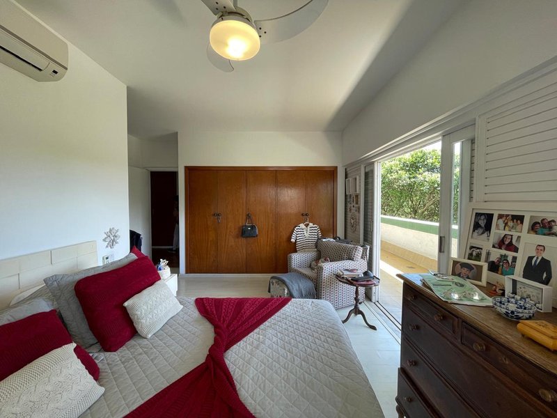 APARTAMENTO AMPLO 4 QUARTOS 2 SUÍTES VARANDA REFORMADO 3 GARAGENS À VENDA NO CAMPO GRANDE! Largo do Campo Grande Salvador - 