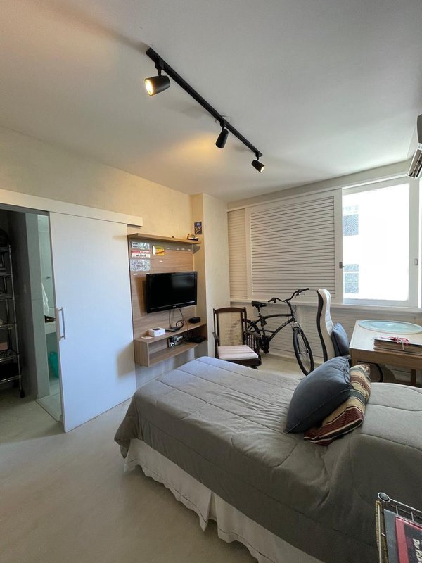 APARTAMENTO AMPLO 4 QUARTOS 2 SUÍTES VARANDA REFORMADO 3 GARAGENS À VENDA NO CAMPO GRANDE! Largo do Campo Grande Salvador - 