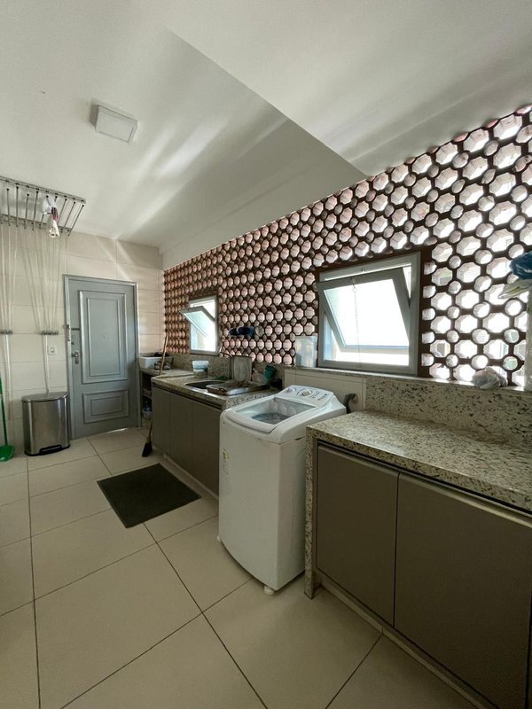APARTAMENTO AMPLO 4 QUARTOS 2 SUÍTES VARANDA REFORMADO 3 GARAGENS À VENDA NO CAMPO GRANDE! Largo do Campo Grande Salvador - 