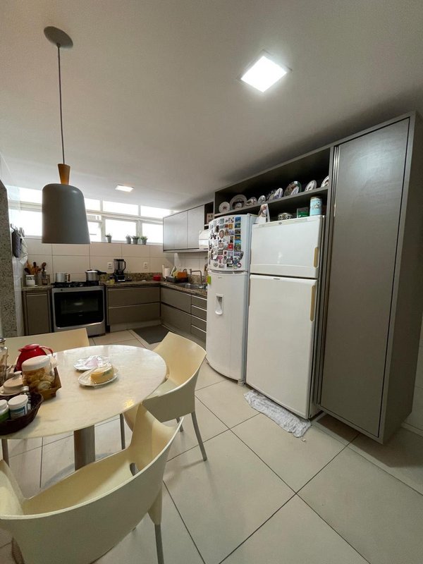 APARTAMENTO AMPLO 4 QUARTOS 2 SUÍTES VARANDA REFORMADO 3 GARAGENS À VENDA NO CAMPO GRANDE! Largo do Campo Grande Salvador - 