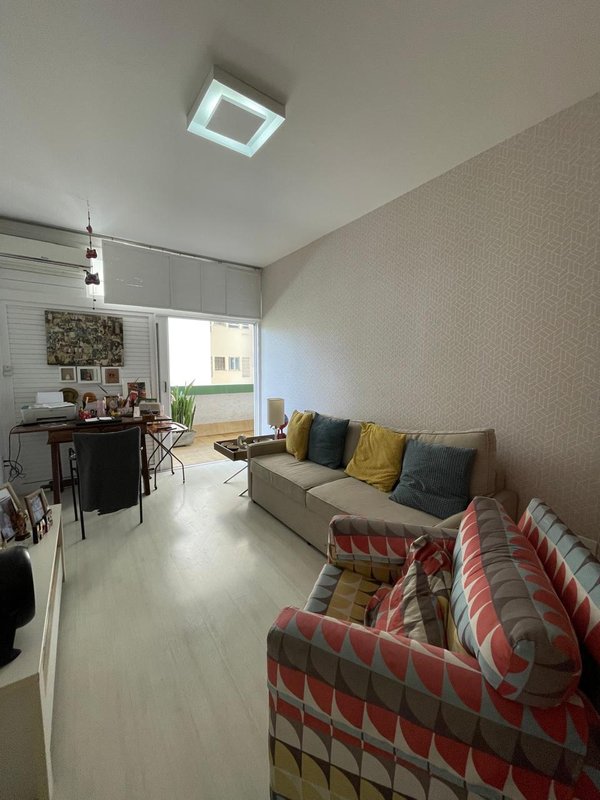 APARTAMENTO AMPLO 4 QUARTOS 2 SUÍTES VARANDA REFORMADO 3 GARAGENS À VENDA NO CAMPO GRANDE! Largo do Campo Grande Salvador - 