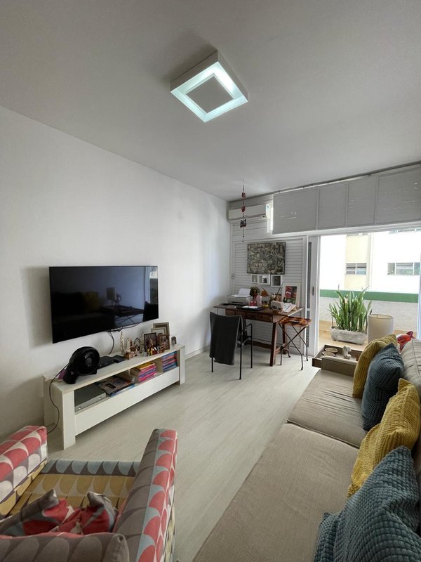 APARTAMENTO AMPLO 4 QUARTOS 2 SUÍTES VARANDA REFORMADO 3 GARAGENS À VENDA NO CAMPO GRANDE! Largo do Campo Grande Salvador - 