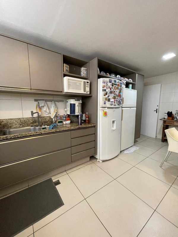 APARTAMENTO AMPLO 4 QUARTOS 2 SUÍTES VARANDA REFORMADO 3 GARAGENS À VENDA NO CAMPO GRANDE! Largo do Campo Grande Salvador - 