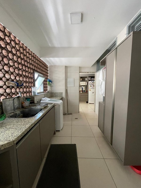 APARTAMENTO AMPLO 4 QUARTOS 2 SUÍTES VARANDA REFORMADO 3 GARAGENS À VENDA NO CAMPO GRANDE! Largo do Campo Grande Salvador - 