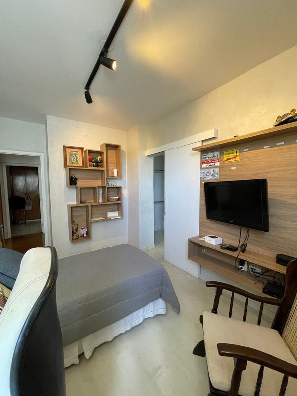 APARTAMENTO AMPLO 4 QUARTOS 2 SUÍTES VARANDA REFORMADO 3 GARAGENS À VENDA NO CAMPO GRANDE! Largo do Campo Grande Salvador - 
