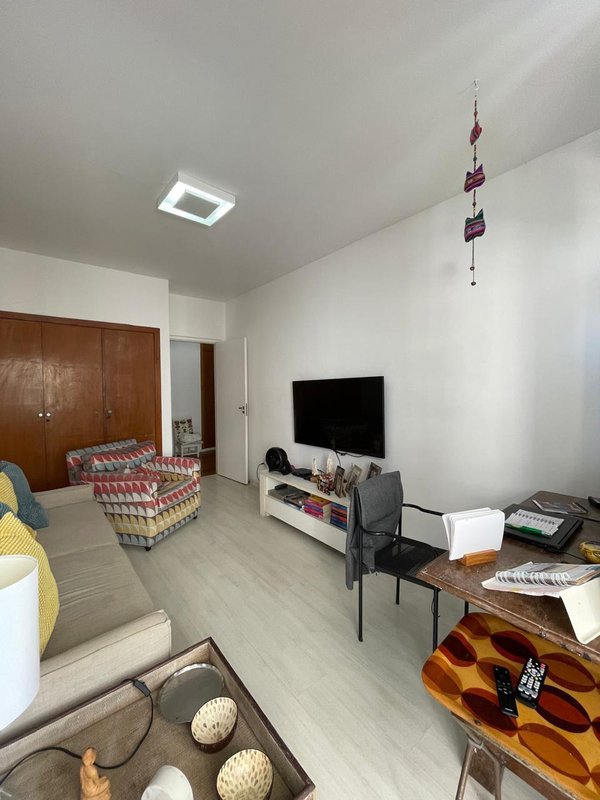 APARTAMENTO AMPLO 4 QUARTOS 2 SUÍTES VARANDA REFORMADO 3 GARAGENS À VENDA NO CAMPO GRANDE! Largo do Campo Grande Salvador - 
