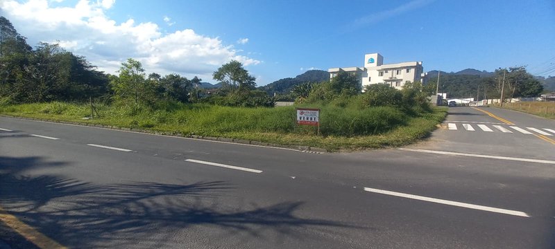 Terreno excepcional no Centro de Pomerode – com 51,75 m frente, área estratégica - Pomerode - 