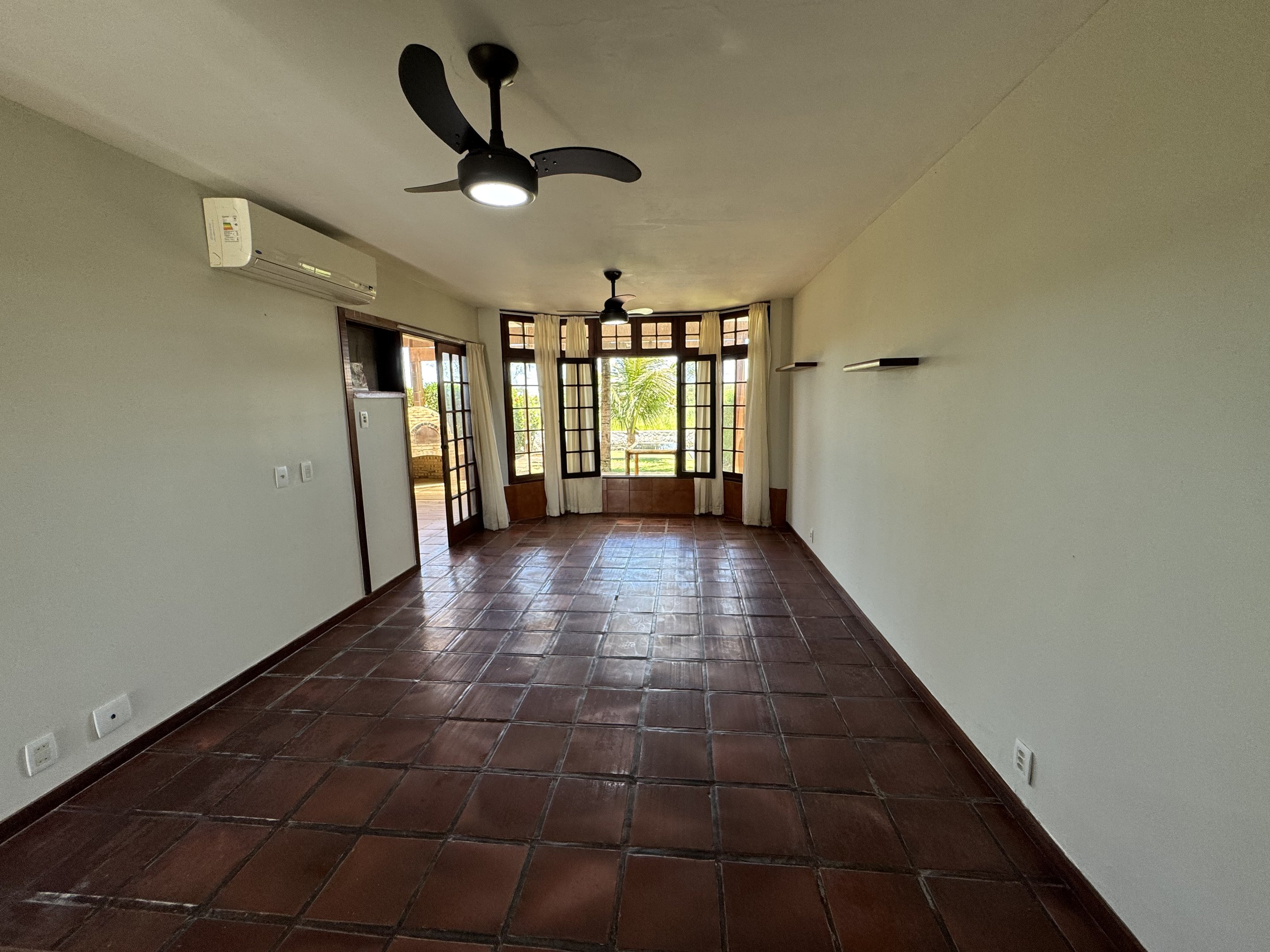 Casa à venda com 3 quartos, 104m² - Foto 4