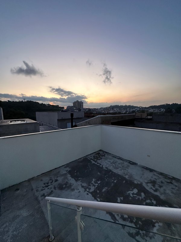 BELA CASA NO JARDIM EUROPA - Caieiras - 