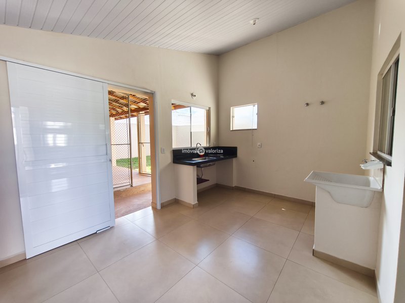 Casa com 3 dormitórios e quintal grande no Jardim Presidencial - Avaré - 