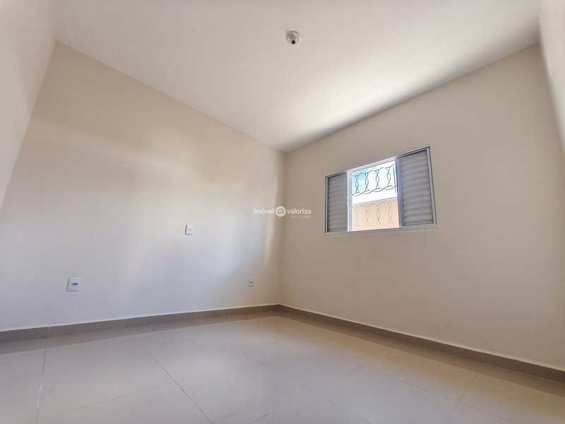 Casa com 3 dormitórios e quintal grande no Jardim Presidencial - Avaré - 