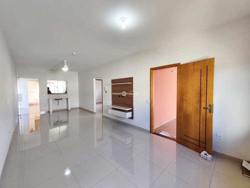 Casa com 3 dormitórios e quintal grande no Jardim Presidencial - Avaré - 