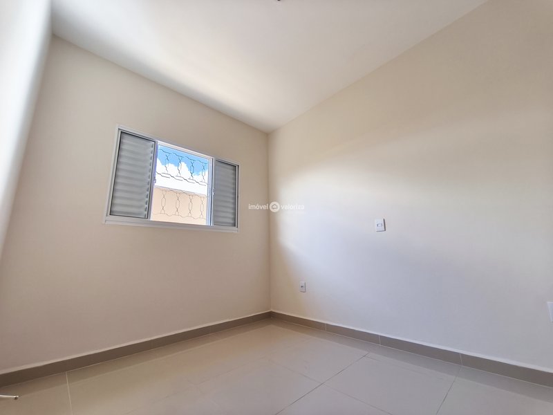 Casa com 3 dormitórios e quintal grande no Jardim Presidencial - Avaré - 