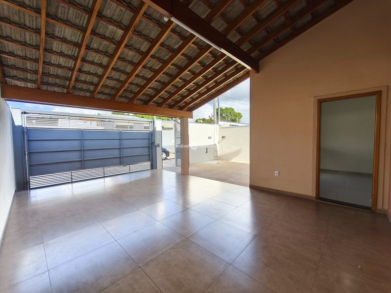 Casa com 3 dormitórios e quintal grande no Jardim Presidencial - Avaré - 