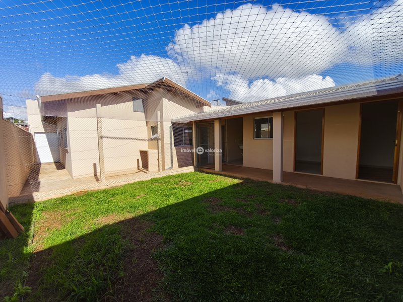 Casa com 3 dormitórios e quintal grande no Jardim Presidencial - Avaré - 