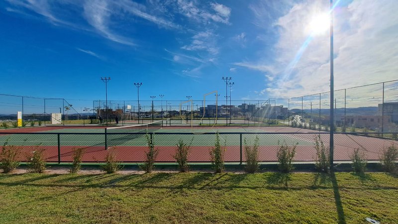 Terreno de 330 m² no Condomínio Terras Alpha Rua Maria Rita de Barros Balduíno São José dos Campos - 
