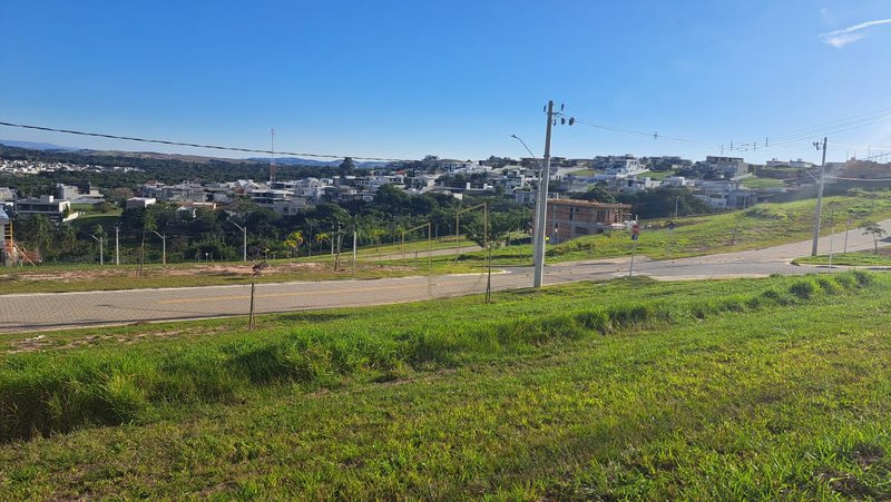 Terreno de 330 m² no Condomínio Terras Alpha Rua Maria Rita de Barros Balduíno São José dos Campos - 
