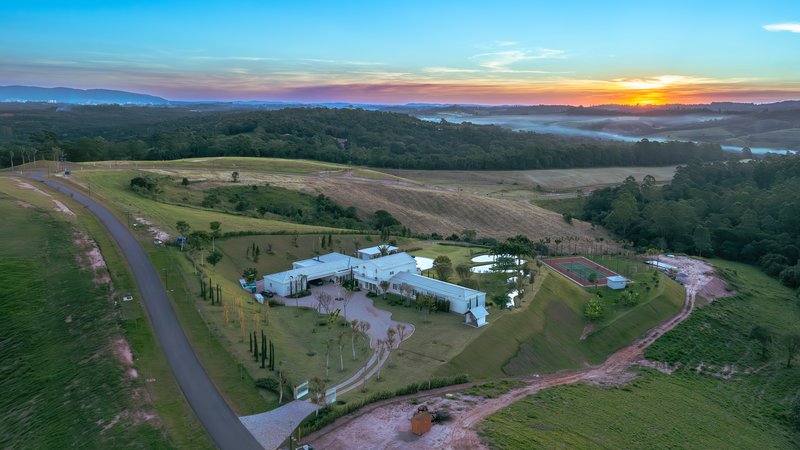 VILLA ALMARIAS — EXCLUSIVIDADE, REQUINTE E NATUREZA EM PERFEITA HARMONIA Estrada Municipal Natal Lorencini Jarinu - 
