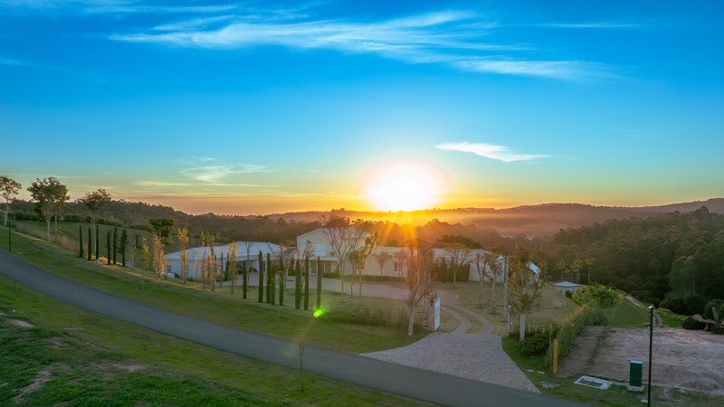 VILLA ALMARIAS — EXCLUSIVIDADE, REQUINTE E NATUREZA EM PERFEITA HARMONIA Estrada Municipal Natal Lorencini Jarinu - 