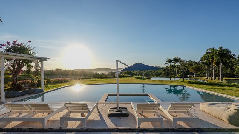 VILLA ALMARIAS — EXCLUSIVIDADE, REQUINTE E NATUREZA EM PERFEITA HARMONIA Estrada Municipal Natal Lorencini Jarinu - 