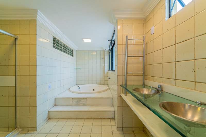 Cobertura duplex em João Pessoa 404m² 4 suítes 3 vagas Rua Eutiquiano Barreto João Pessoa - 