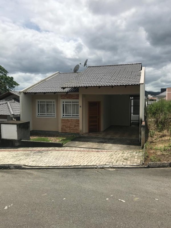Casa no bairro das Capitais - Timbó - 