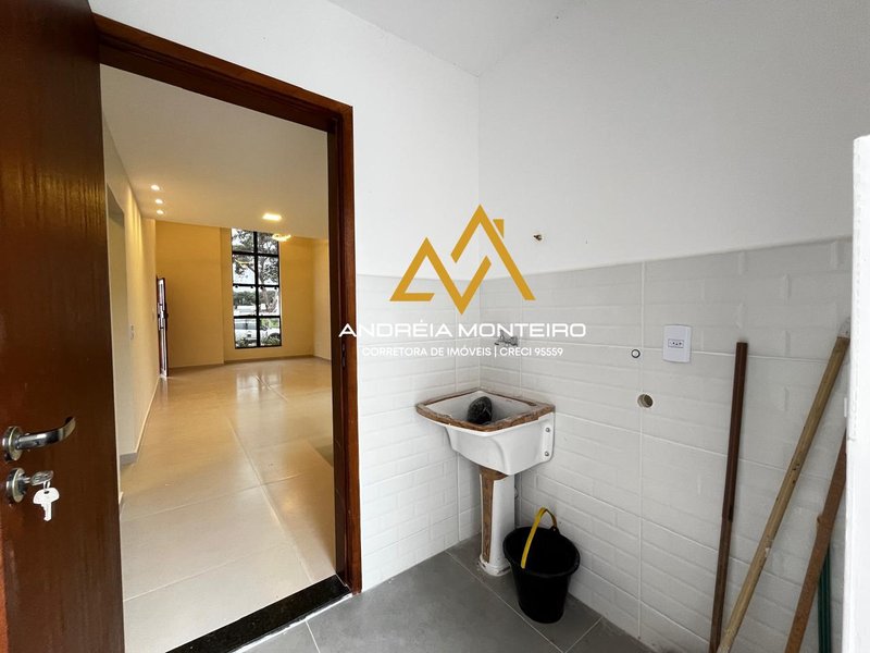 Casa com 3 Quartos, sendo 1 suíte, Área Gourmet à venda, 116 m² por R$ 595.000 Rua João da Cunha abreu Maricá - 