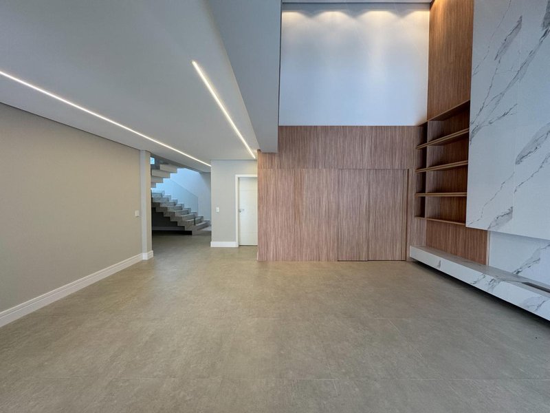 Casa Contemporânea à Venda no Swiss Park com 4 Suítes, Piscina e Acabamento Premium Rodovia Anhangüera Campinas - 