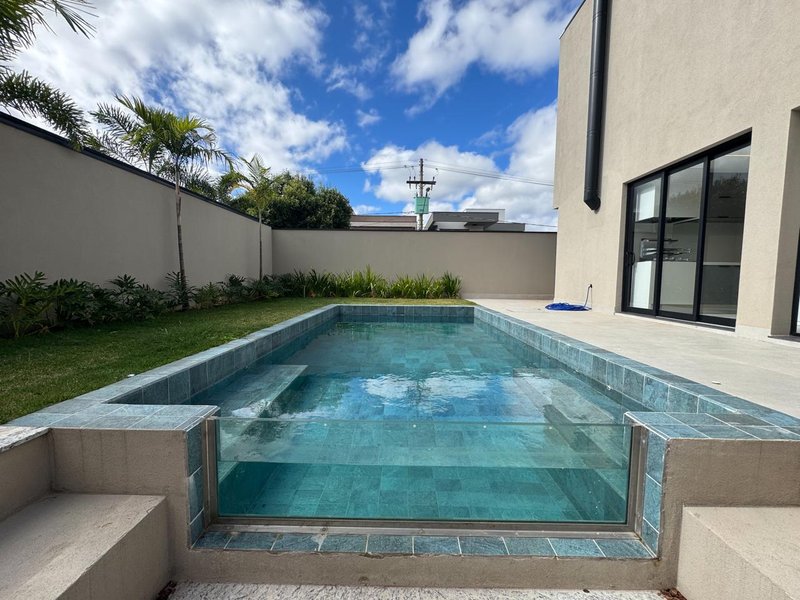 Casa Contemporânea à Venda no Swiss Park com 4 Suítes, Piscina e Acabamento Premium Rodovia Anhangüera Campinas - 