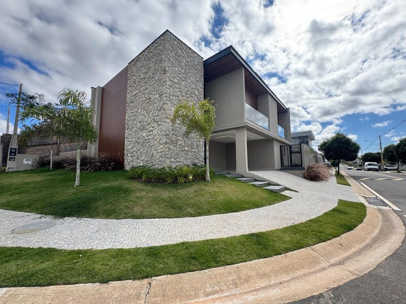 Casa Contemporânea à Venda no Swiss Park com 4 Suítes, Piscina e Acabamento Premium Rodovia Anhangüera Campinas - 