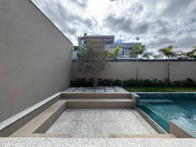 Casa Contemporânea à Venda no Swiss Park com 4 Suítes, Piscina e Acabamento Premium Rodovia Anhangüera Campinas - 